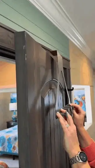 Demonstration of the over-the-door hook rack